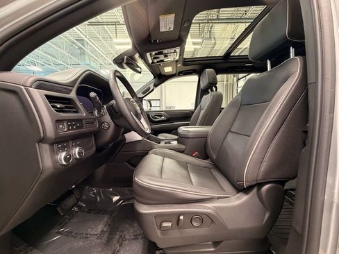 Used 2023 GMC Yukon XL SLT w/ SLT Premium Package image 24