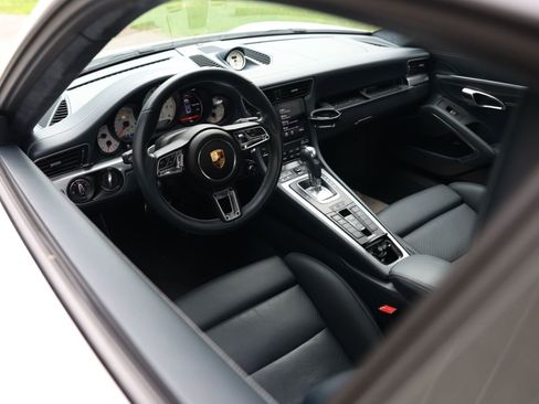 Used 2018 Porsche 911 Turbo image 7