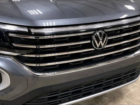 Used 2025 Volkswagen Atlas SE AWD/4WD image 29