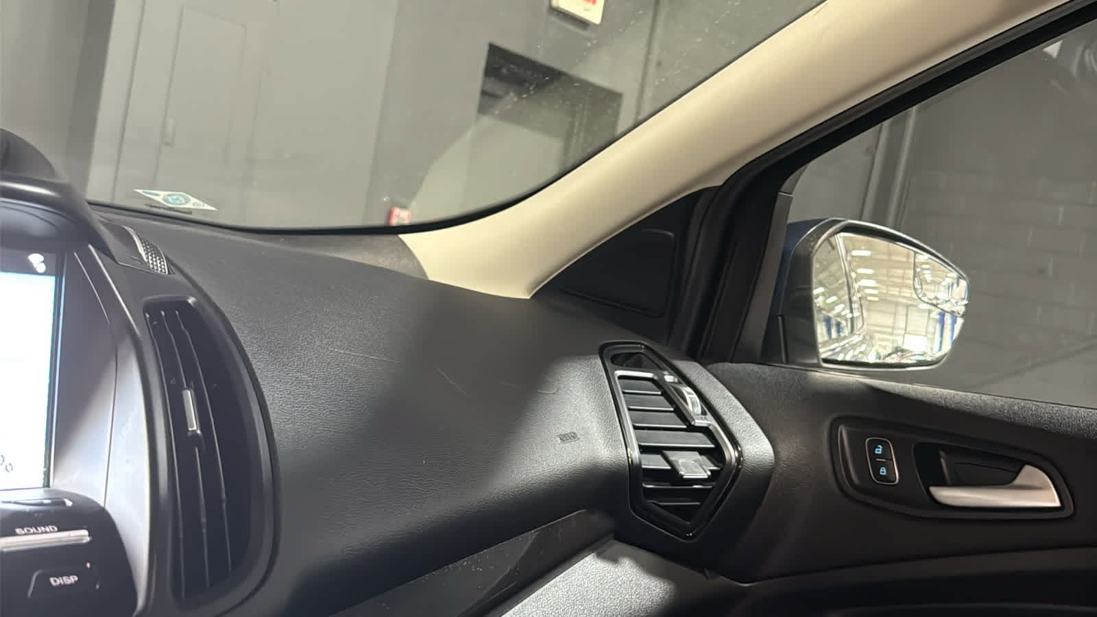 Used 2018 Ford Escape Titanium AWD/4WD image 17