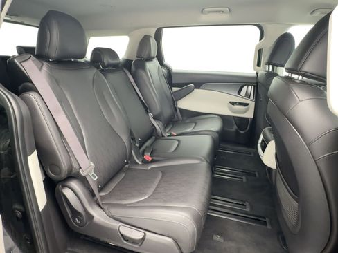 Used 2022 Kia Carnival LX image 27