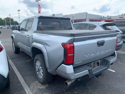 Used 2024 Toyota Tacoma SR5 AWD/4WD image 4