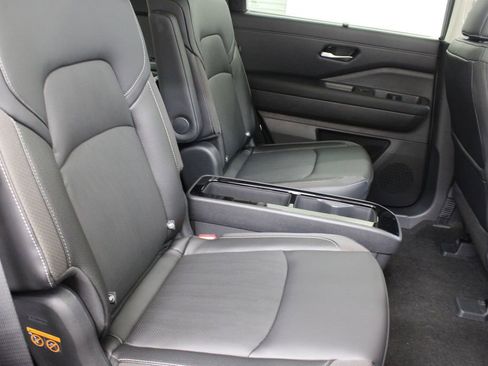 New 2026 Nissan Pathfinder SL w/ SL Premium Package FWD image 19