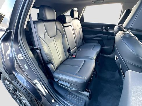 Used 2025 Kia Sorento S w/ Panoramic Sunroof Package image 28
