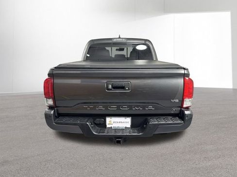 Used 2018 Toyota Tacoma TRD Off-Road w/ Technology Package image 30