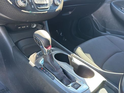 Used 2024 Chevrolet Malibu RS FWD image 24