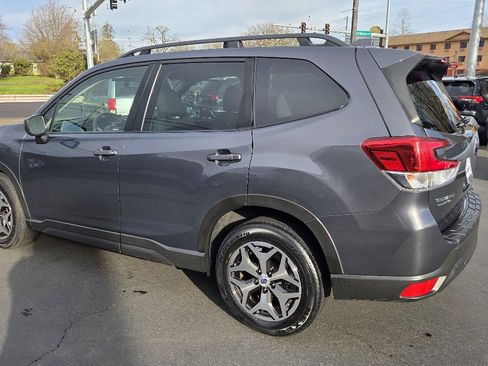 Used 2022 Subaru Forester Premium image 12