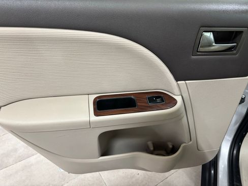 Used 2009 Ford Taurus SEL image 17