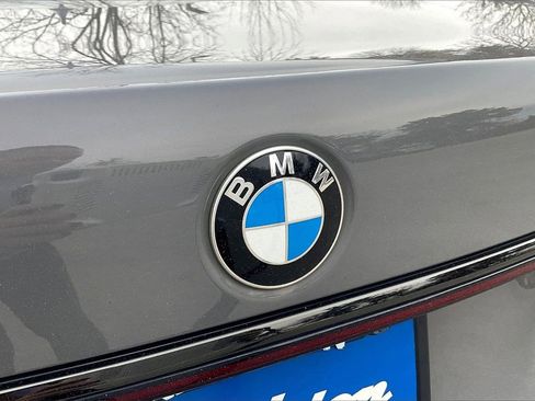 Used 2022 BMW 750i xDrive w/ Executive Package image 8