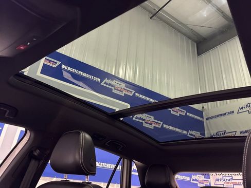 Used 2023 Volkswagen Atlas Cross Sport SEL R-Line AWD/4WD image 40