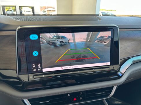 Used 2024 Volkswagen Atlas SE FWD image 9