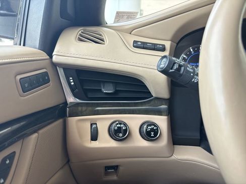 Certified 2019 Cadillac Escalade ESV Platinum AWD/4WD image 18