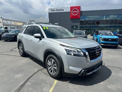Used 2023 Nissan Pathfinder SL