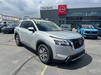 Used 2023 Nissan Pathfinder SL AWD/4WD video 1