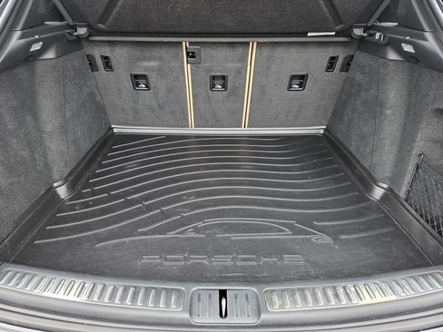 Certified 2026 Porsche Macan AWD/4WD image 31