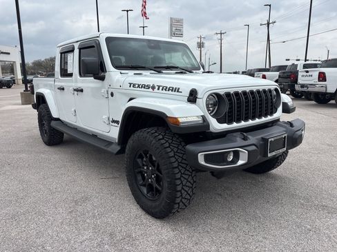 Used 2025 Jeep Gladiator Sport image 8