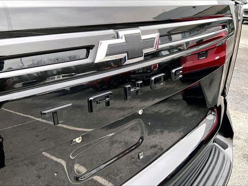 Used 2024 Chevrolet Tahoe Z71 w/ Z71 Off-Road Package image 8