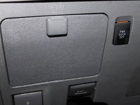 Used 2017 Toyota Sienna XLE Premium image 10