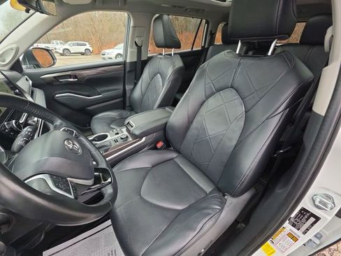 Used 2023 Toyota Highlander Platinum AWD/4WD image 11