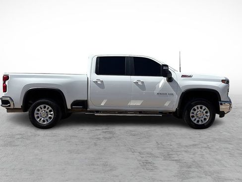Used 2024 Chevrolet Silverado 2500 LT AWD/4WD image 12