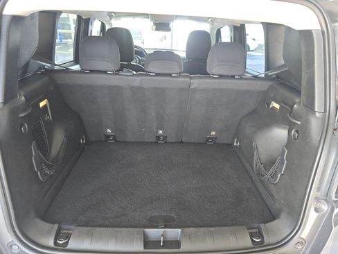 Used 2017 Jeep Renegade Latitude image 17