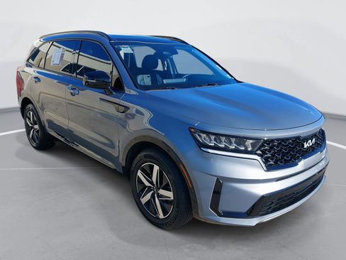 Used 2022 Kia Sorento S w/ Panoramic Sunroof Package image 3