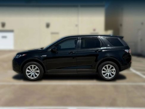 Used 2017 Land Rover Discovery Sport SE image 4
