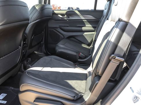 New 2025 Jeep Grand Cherokee L Altitude image 16