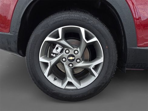 Used 2025 Chevrolet Trax LT w/ LT Convenience Package image 10