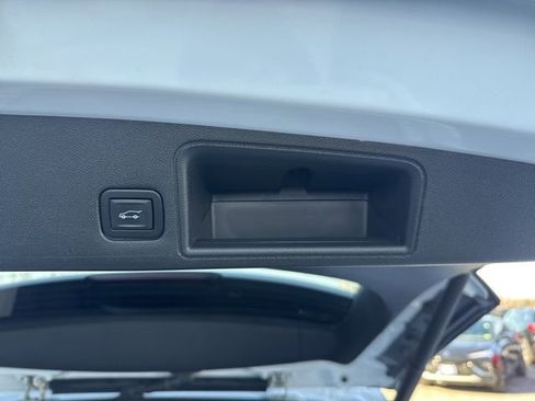 Certified 2020 GMC Terrain Denali w/ Denali Premium Package AWD/4WD image 36