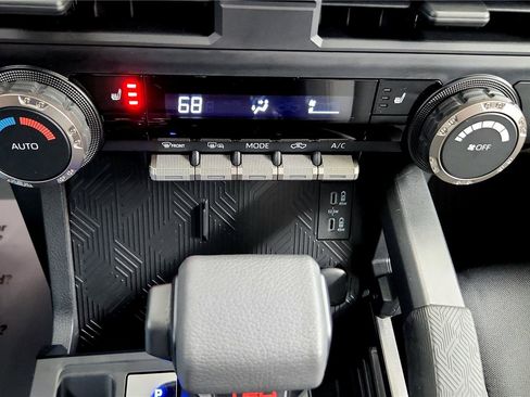 Used 2025 Toyota Tacoma TRD Off-Road image 43