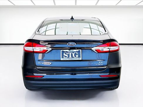 Used 2019 Ford Fusion SE FWD image 5