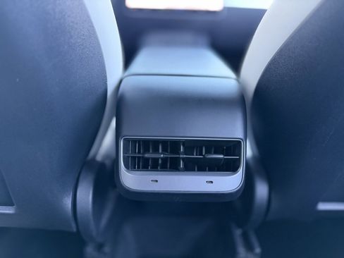 Used 2021 Tesla Model Y Long Range image 48