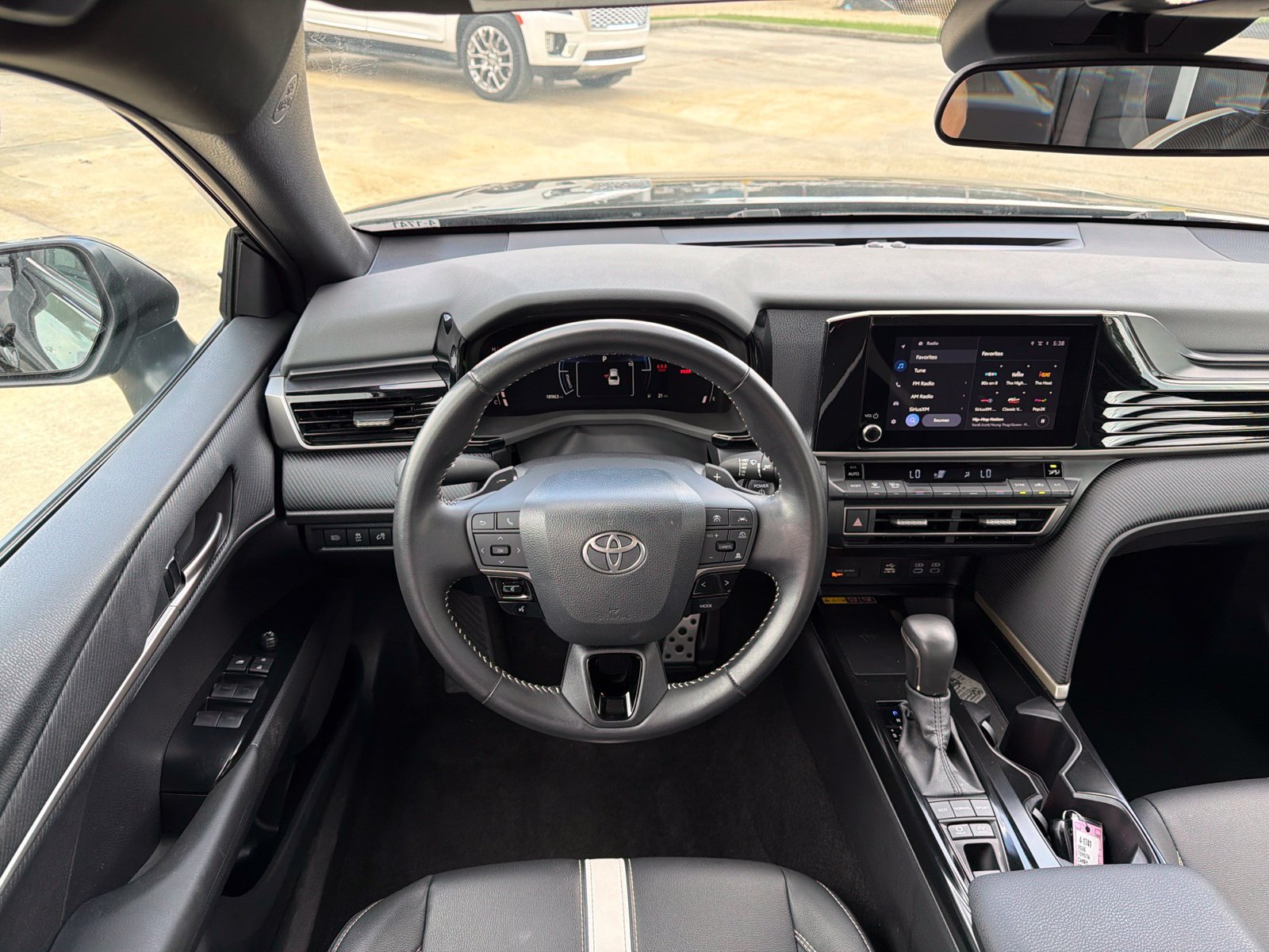 Used 2026 Toyota Camry SE FWD image 11
