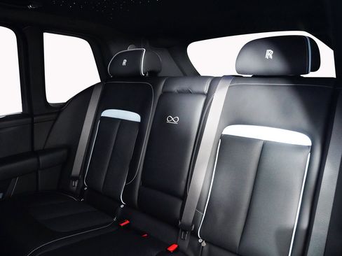 Used 2024 Rolls-Royce Cullinan Black Badge image 28