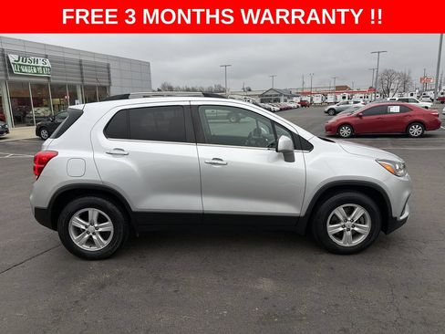 Used 2020 Chevrolet Trax LT w/ LT Convenience Package FWD image 30