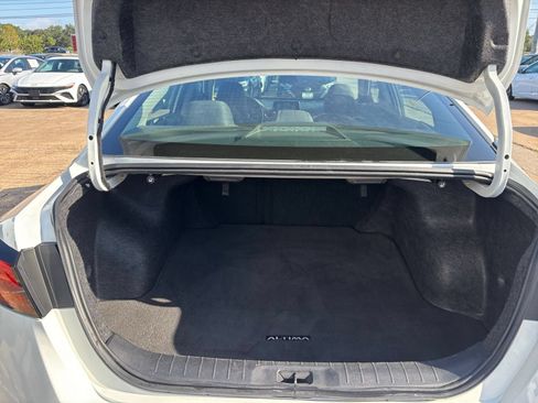 Used 2025 Nissan Altima 2.5 SV FWD image 30