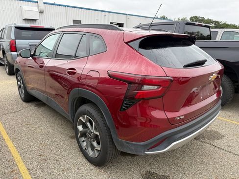 Used 2025 Chevrolet Trax LT FWD image 4