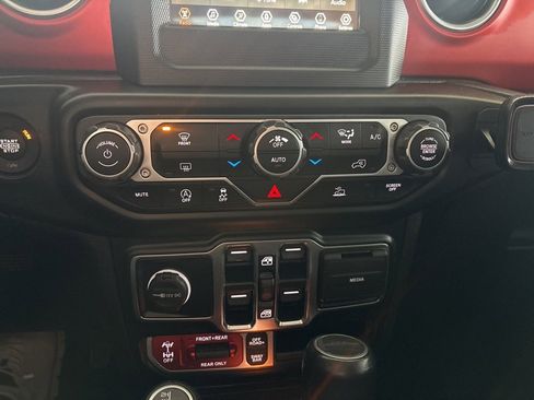 Used 2021 Jeep Gladiator Rubicon w/ Trailer Tow Package image 18