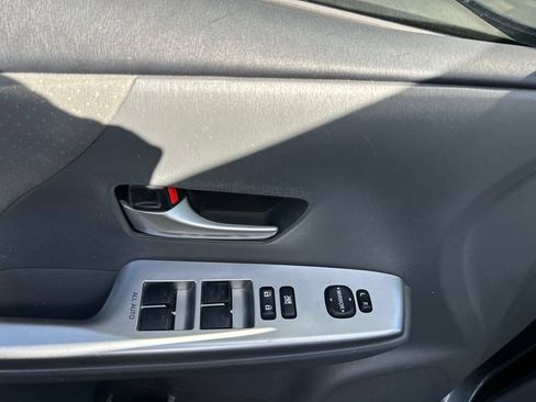 Used 2014 Toyota Prius V Three FWD image 19