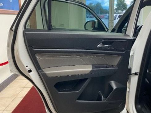 Used 2022 Volkswagen Atlas Cross Sport SEL w/ Cross Sport MDO Package AWD/4WD image 10