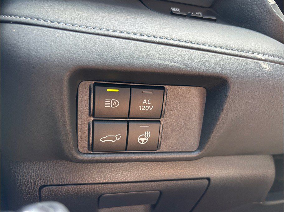 Used 2021 Toyota Highlander Limited FWD image 35