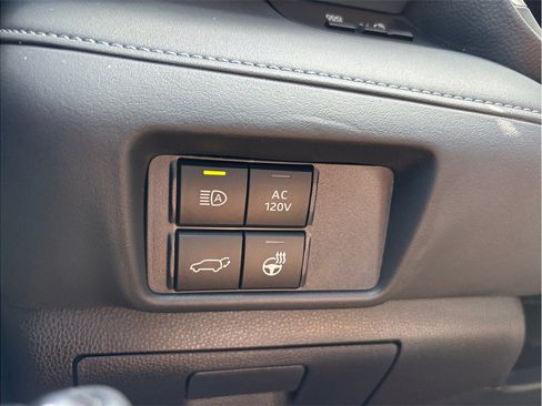 Used 2021 Toyota Highlander Limited FWD image 35