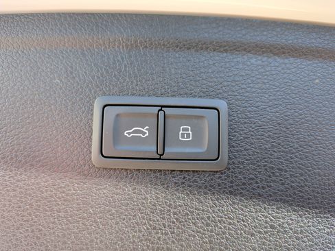 Used 2024 Audi Q5 e Premium Plus w/ Premium Plus Package image 36