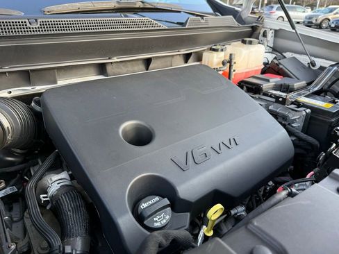 Used 2021 Chevrolet Traverse LT w/ LT Premium Package image 33