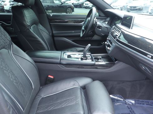 Used 2022 BMW 750Li xDrive AWD/4WD image 16