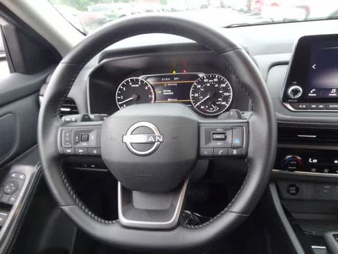 Used 2025 Nissan Rogue SV AWD/4WD image 14