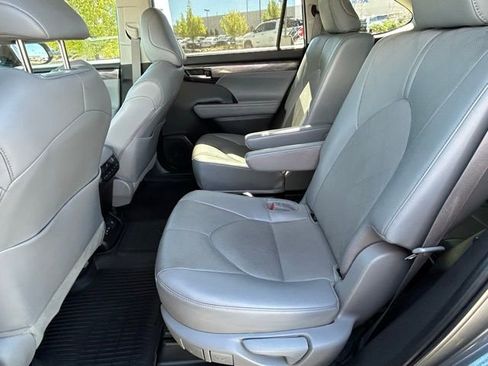 Used 2023 Toyota Highlander Platinum image 25