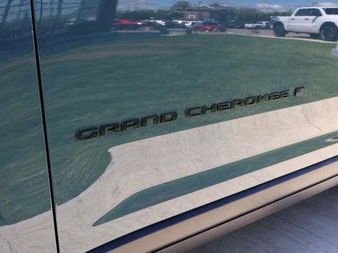 New 2026 Jeep Grand Cherokee L Limited AWD/4WD image 7