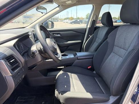Used 2024 Nissan Rogue SV FWD image 9